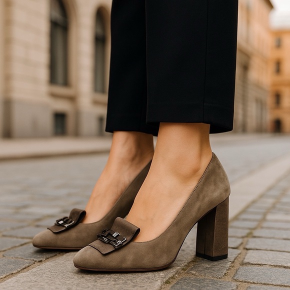 *MICHAEL Michael Kors Gloria Kiltie Suede Leather Pumps Womens 7M Brown Career - Picture 1 of 8